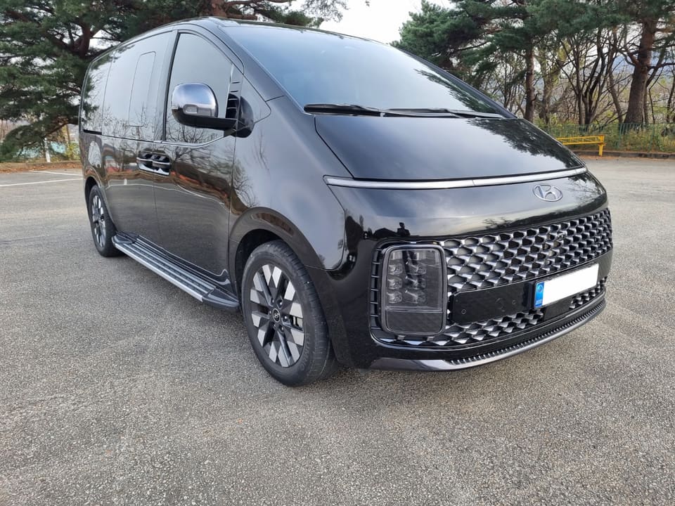 Hyundai Staria Lounge exterior