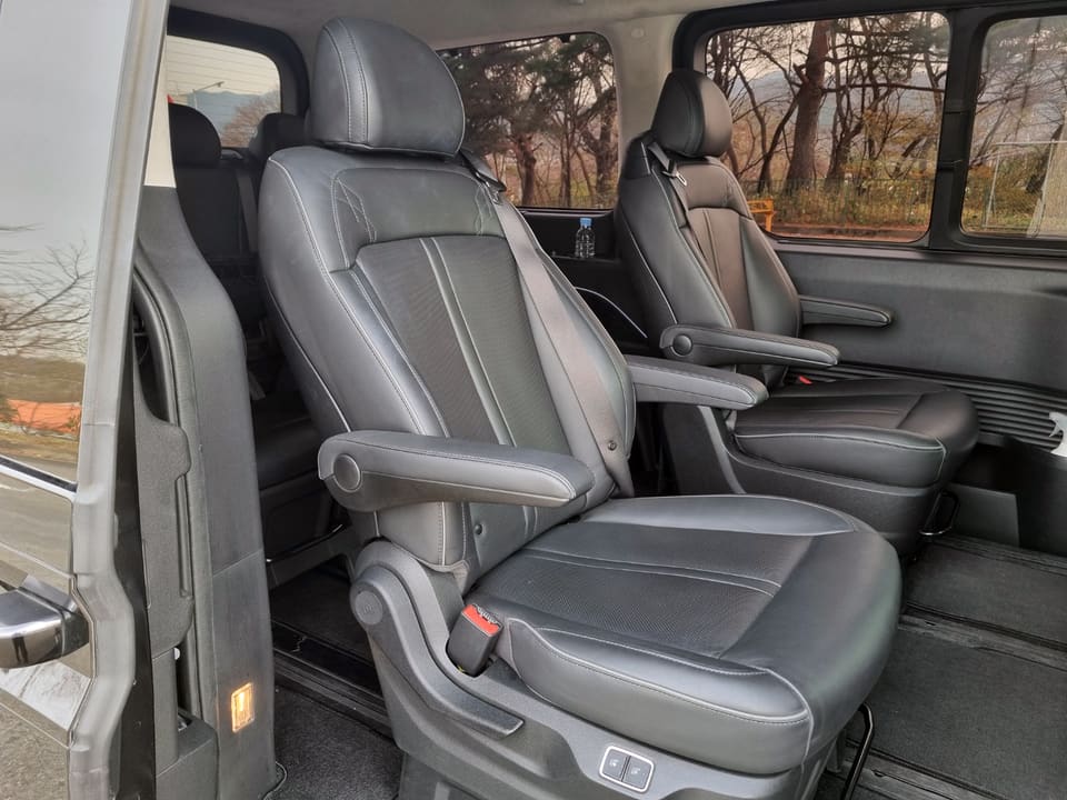 Staria Lounge rear seats
